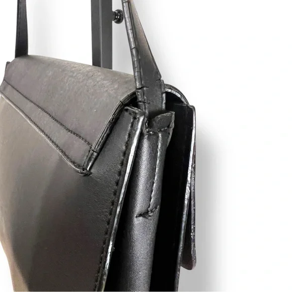 Chloe Faye Black Leather Ring Crossbody Bag - Picture 6 of 12